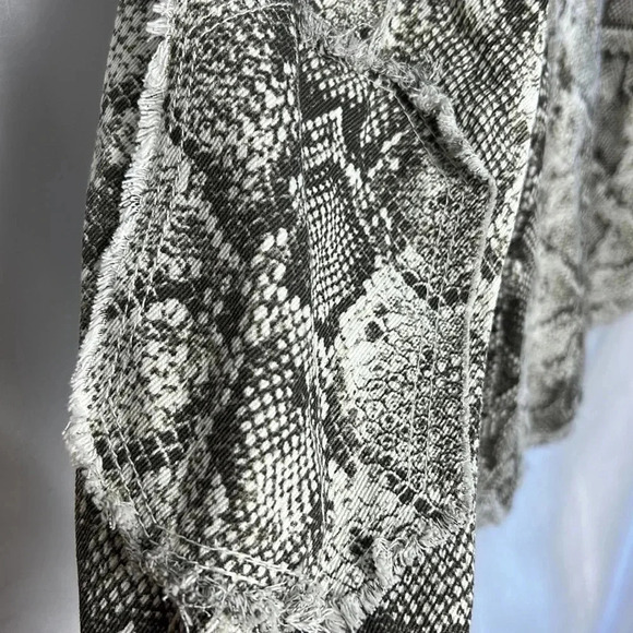 Animal print jacket,
Zara Jean jacket,snake print,raw hems, studded,rhin… - Picture 5 of 15